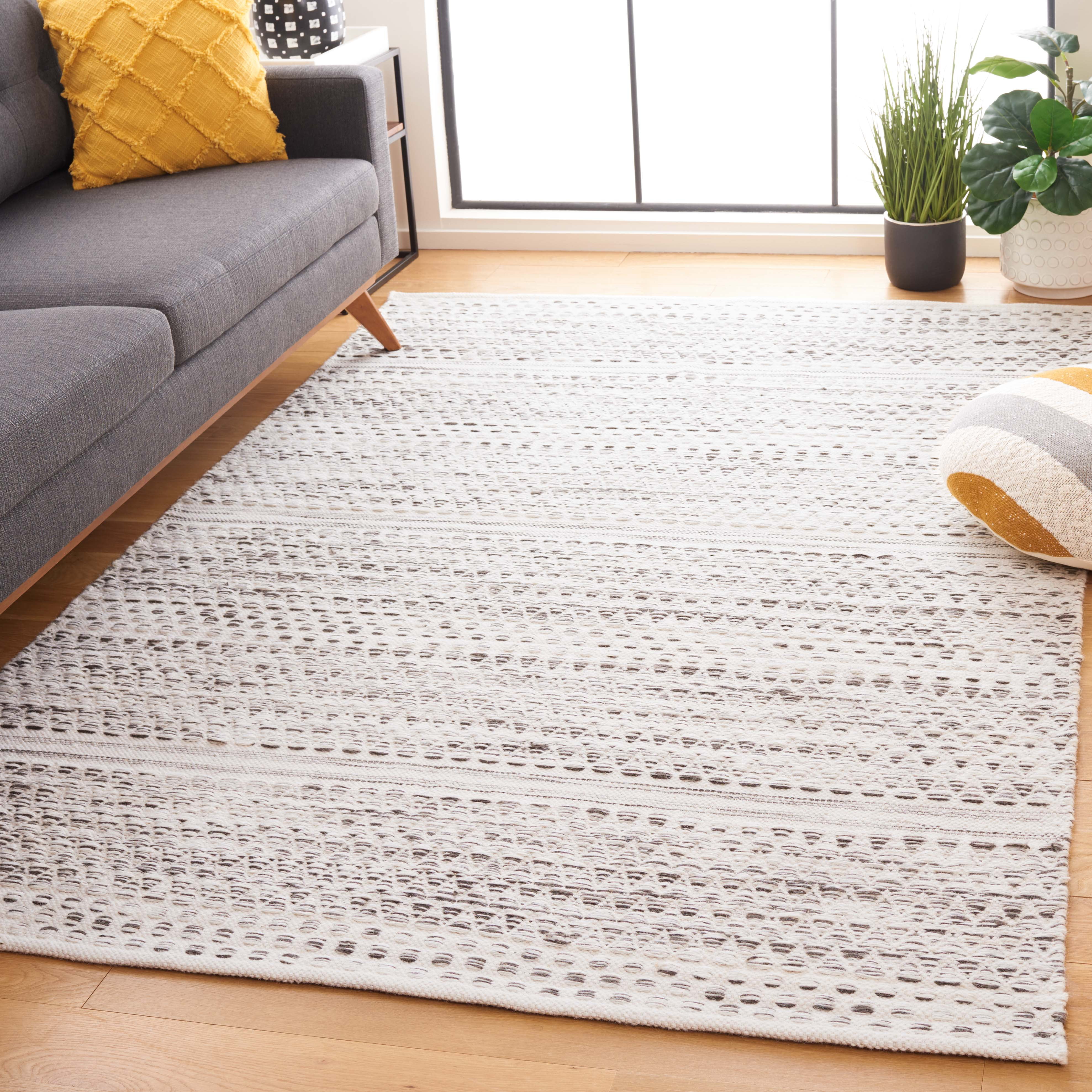 SAFAVIEH Kilim Blazhe Tribal Area Rug, Ivory/Brown, 4' x 6'