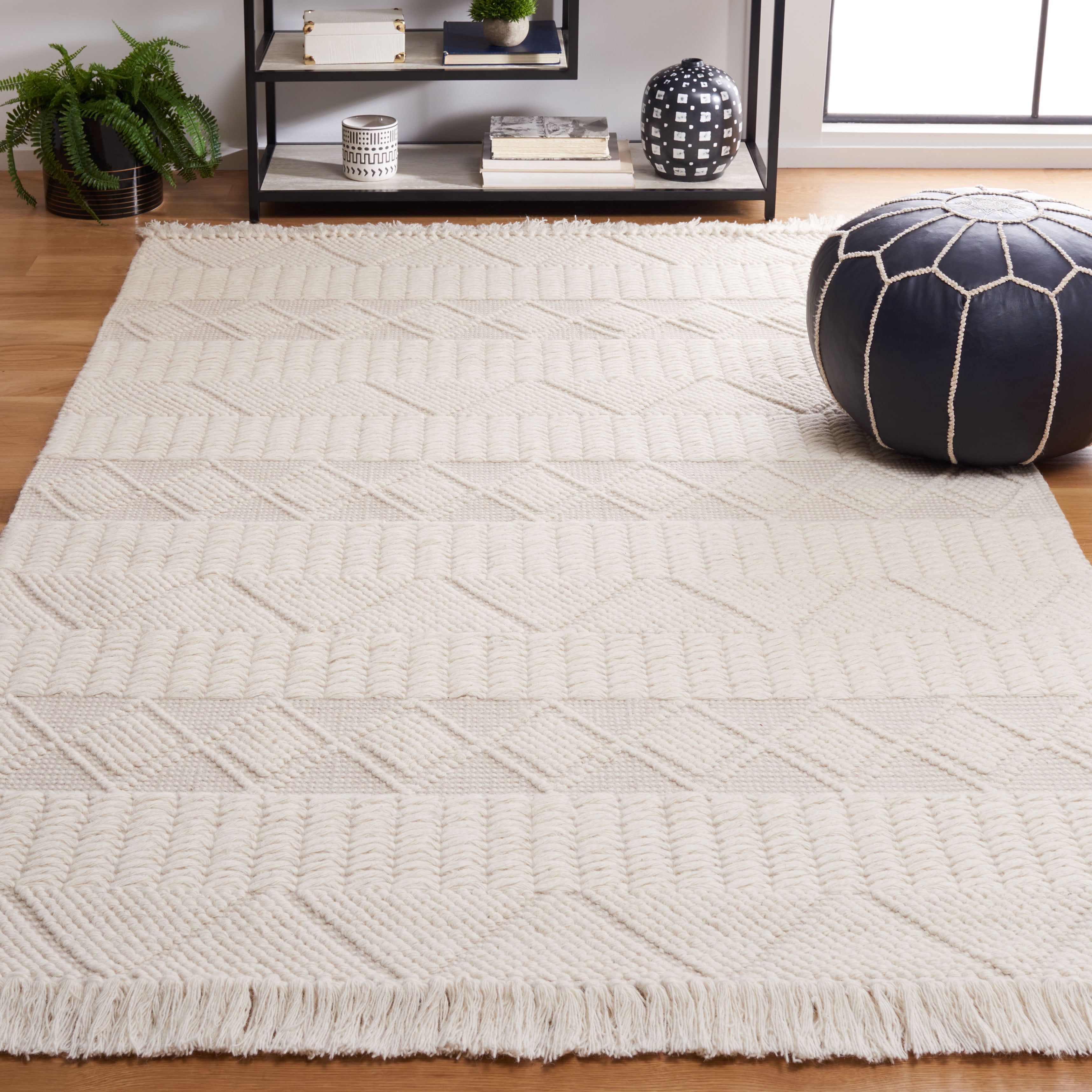 SAFAVIEH Natura Marvyn Southwestern Wool Area Rug, Ivory/Grey, 6' x 9'