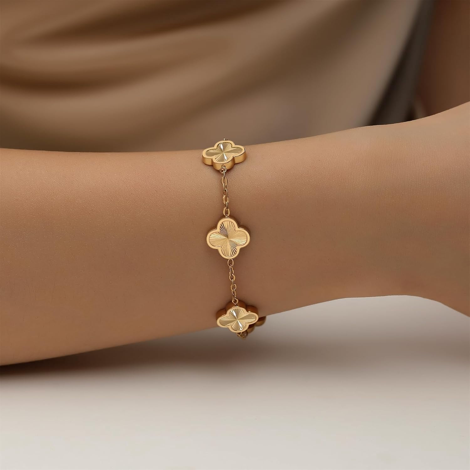 18K Gold Plated Clover Bracelet Set for Women White/Black/Gold/Silver/Green/Pink Adjustable Link Double-Sided Lucky Bracelets Trendy Bracelets Set Jewelry Gifts for Women Men