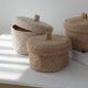 thumbnail image 4 of Cesta de almacenamiento de yute de escritorio, cestas tejidas a mano, bolsa de hilo de aguja, contenedor de cosméticos multiusos para decoración de oficina, rejilla grande con cubierta Feliz Sencillez, 4 of 5