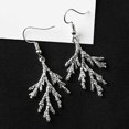 thumbnail image 4 of Fiudx Pendientes de Invierno, Elegante Diseño de Hoja de Aleación, Detalle de Nieve Único, Elegante Accesorio de Moda, Perfecto para Fiestas, Regalos para Amigos, Hermosa Joyería Navideña., 4 of 6