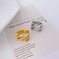 thumbnail image 4 of Anillo de acero de titanio simple de moda, diseño femenino, sentido de nicho, anillo de moda de acero inoxidable con temperamento de oro de 18 quilates, 4 of 5