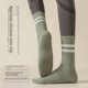 thumbnail image 2 of Calcetines de mujer hasta media pantorrilla, calcetines profesionales antideslizantes de silicona para interiores, calcetines deportivos de color sólido para mujer para fitness y pilates, 2 of 4