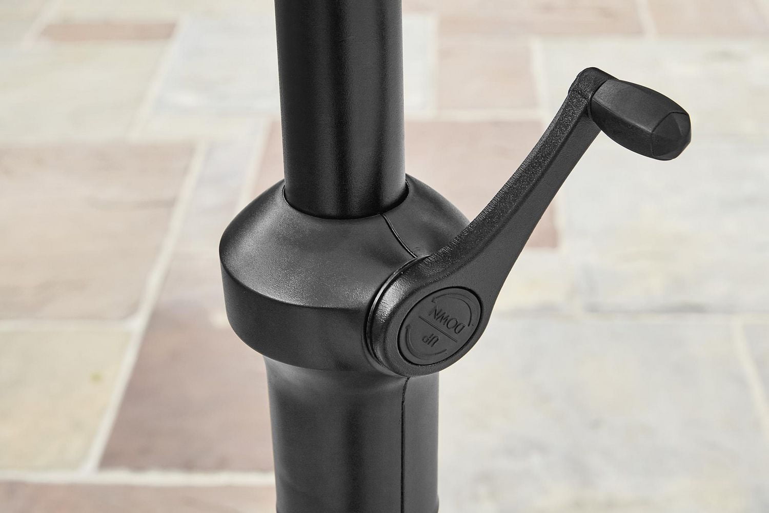 Parasol de marché rond pour patio de 2,7 m HOMETRENDS