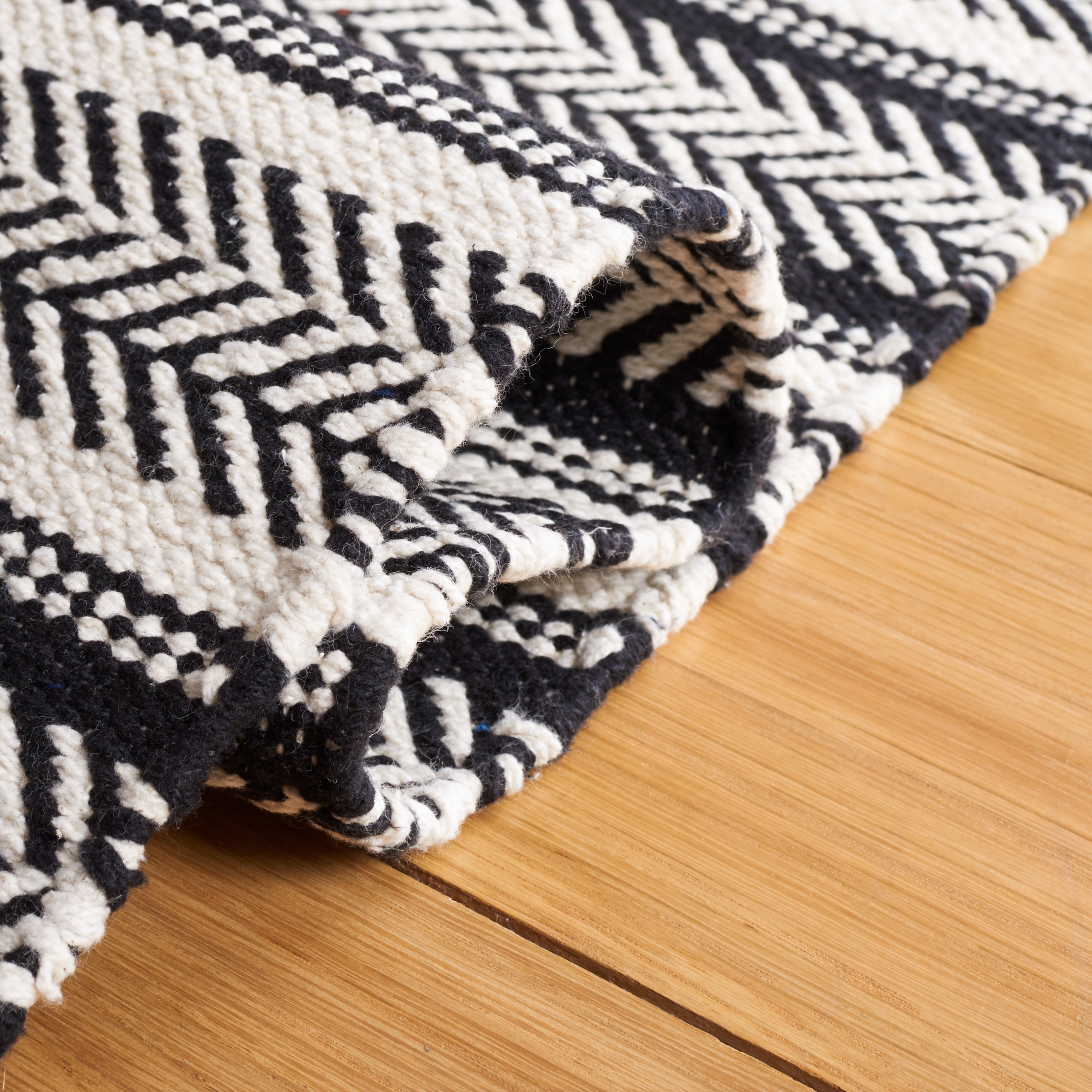 SAFAVIEH Montauk Marta Striped Cotton Area Rug, Black/Ivory, 8' x 10'