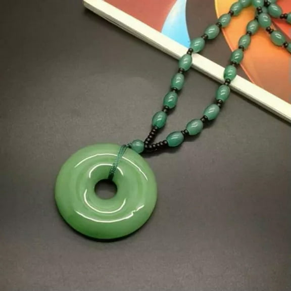 HOOUN Natural Green Jade Necklace Pendant Hand-Carved Lucky Amulet Chain Chic pretty-safety button