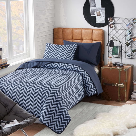 Campus Comforts by New Sega Home 2-Piece Reversible Quilt Set, Henry, Blue, Twin-XL