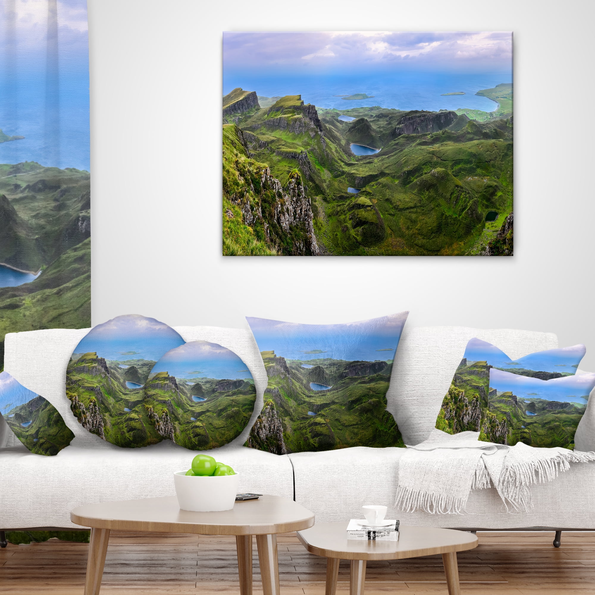Designart Quiraing Skye Highland Scotland - Landscape Photography Throw Pillow - 16x16
