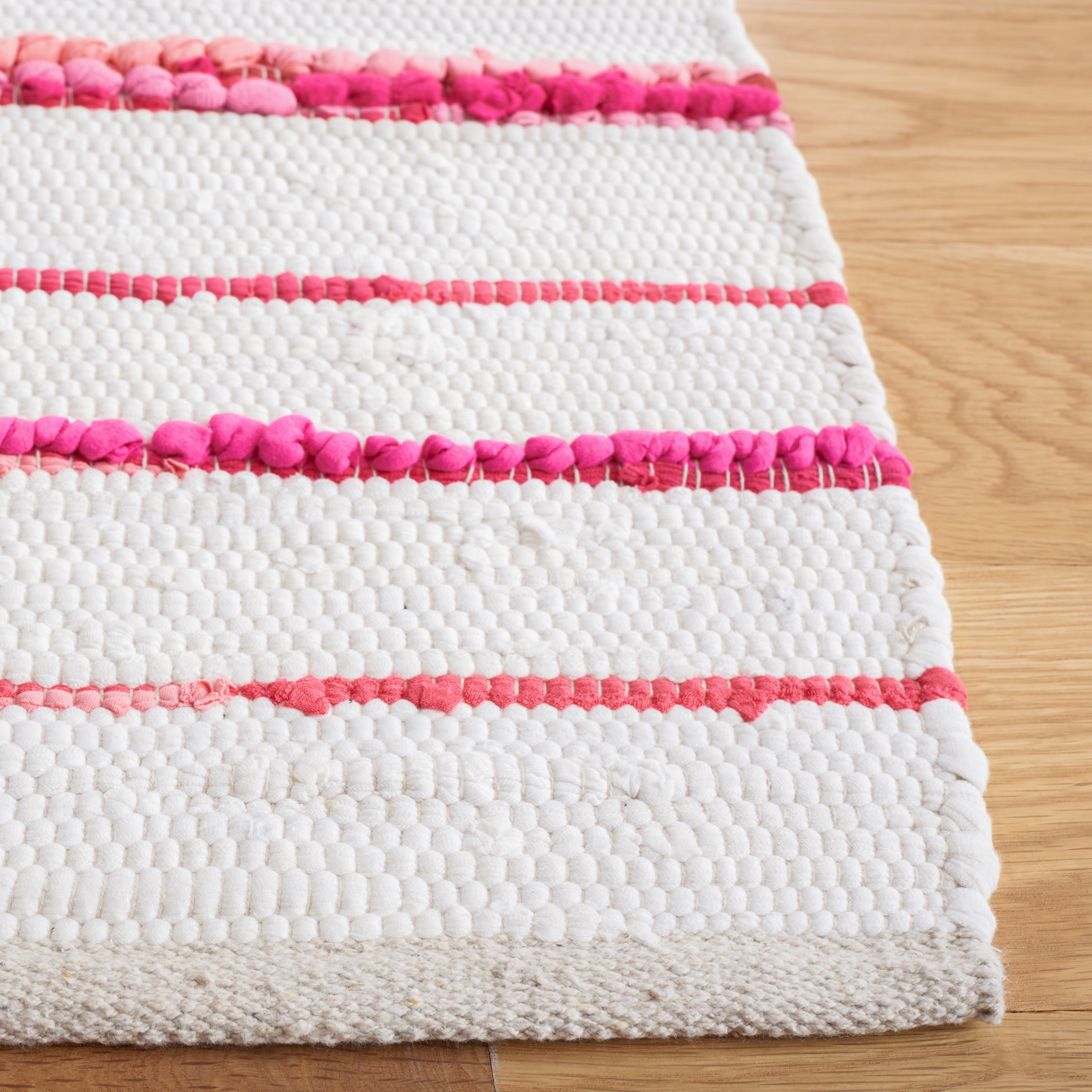 SAFAVIEH Montauk Rowena Striped Area Rug, Red/Ivory, 4' x 6'