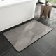 thumbnail image 1 of Alfombrilla de baño de goma antideslizante, fina, apta para debajo de la puerta, de secado rápido, absorbente, de ante sintético, color gris, para ducha, 40 x 60 cm., 1 of 5