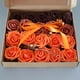 thumbnail image 2 of Caja de flores artificiales multiusos, decoración romántica, fácil de mantener, ideal para proyectos DIY. Naranja roja, 2 of 6