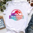 thumbnail image 4 of Camiseta con estampado gráfico "Enseñar es un paseo por el parque" para mujer, divertida camiseta de dinosaurio jurásico, camiseta para mujer con mensaje "Vida/espíritu docente", 4 of 5