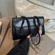 thumbnail image 3 of Bolso de axila de gran capacidad popular de este año para mujer, primavera y verano 2025, nuevo bolso de mano de alto valor, bolso de hombro de moda versátil, 3 of 5