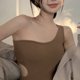 thumbnail image 2 of Camiseta sin mangas con tirantes y top corto sin mangas con un hombro fruncido sexy, 2 of 5
