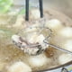 thumbnail image 2 of Injueey 6 unids/set Fondue tamiz cuchara con colador filtrado de caldo fácil de usar en la cuchara de filtro multifuncional Cocina y Comedor B, 2 of 6