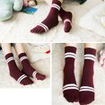 thumbnail image 3 of Chaussettes à Moins de 5$ Chaussettes Rouges pour Femmes Imprimé Multicolore Chaussettes à Cinq Doigts Chaussettes Chaudes en Laine Chaussettes Amusantes, 3 of 4