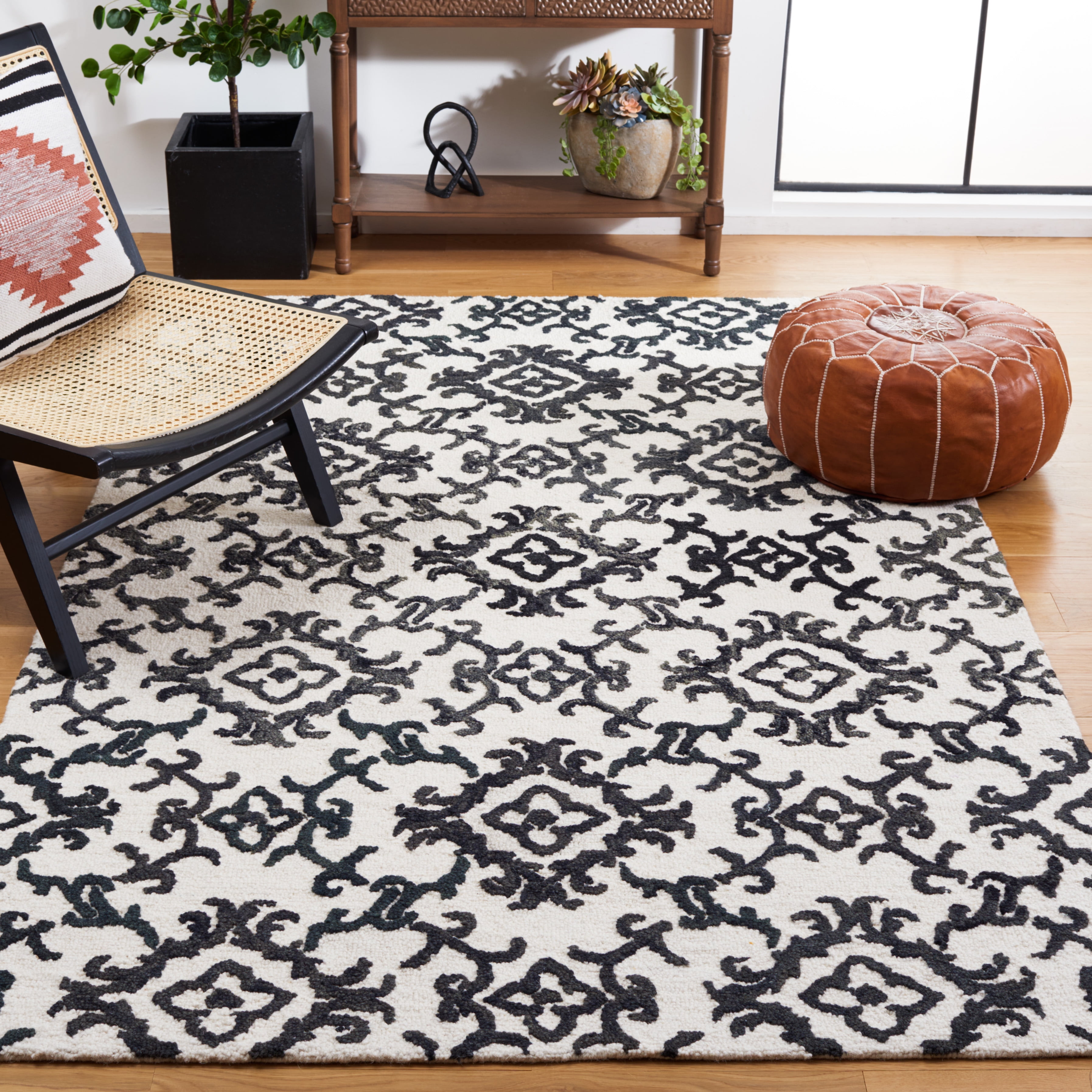 SAFAVIEH Blossom Cletus Geometric Wool Area Rug, Ivory/Black, 6' x 9'