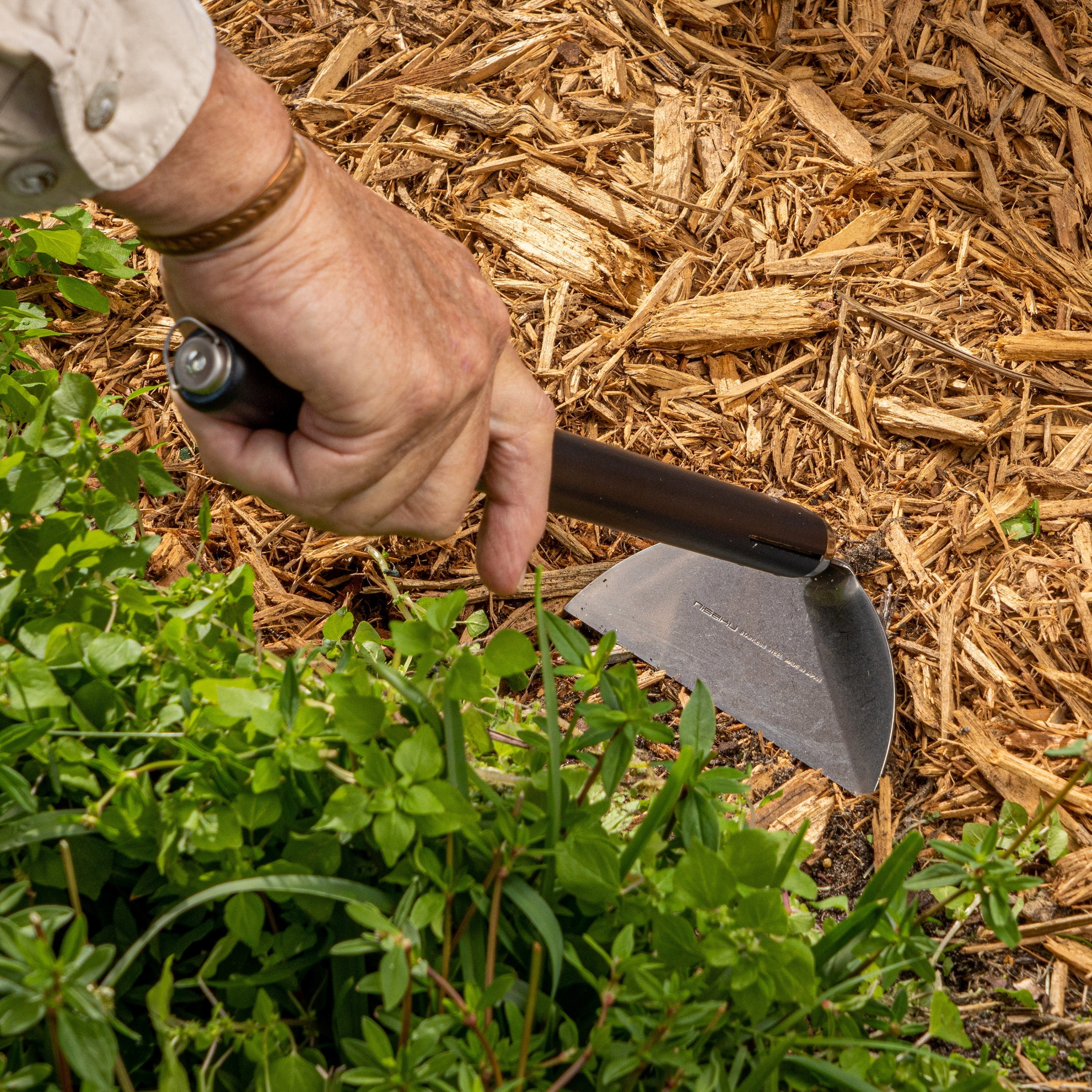NISAKU NJP110 KUSAKAKI Japanese Stainless Steel Handheld Garden Hoe, 4.75-Inch Blade