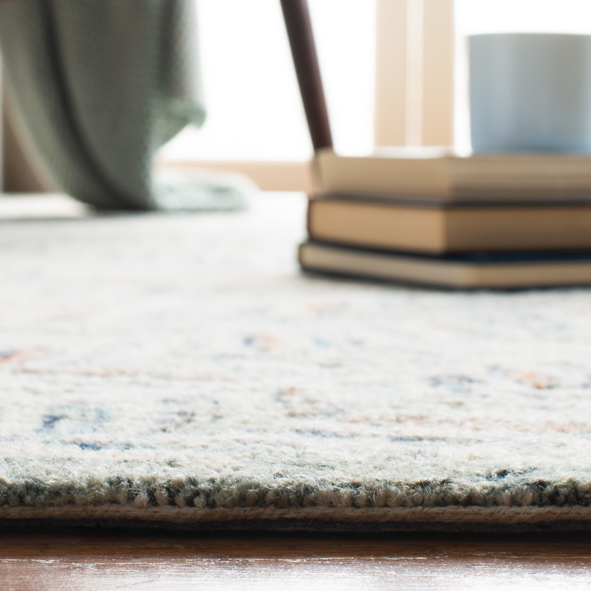 SAFAVIEH Capri Proinsias Leaves Wool Area Rug, Ivory/Blue, 9' x 9' Square