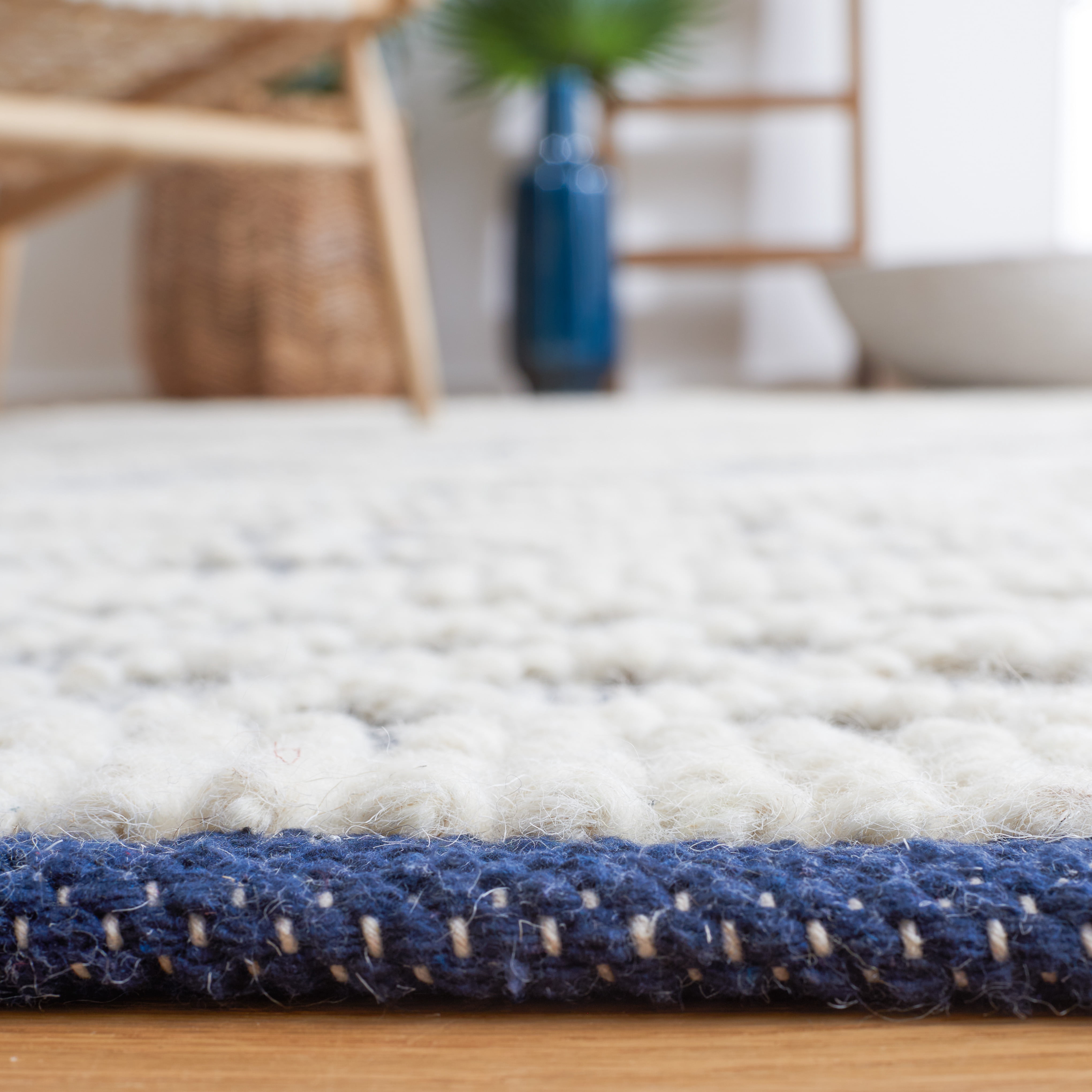 SAFAVIEH Natura Adamina Geometric Area Rug, Ivory/Navy, 5' x 8'