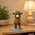 thumbnail image 1 of Adorable Figura de Vaca de Resina: Divertida Escultura con Temática Deportiva para La Decoración Del Escritorio de La Oficina En Casa. Regalos Graciosos de Vacas de Las Tierras Altas para Amantes de, 1 of 7