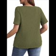thumbnail image 3 of Camisa Informal de Corta con Cuello en V Cruzado, Color Liso, con Perforaciones y Diseño Cepillado para Mujer, Talla Grande Verde 4XL, 3 of 7