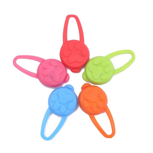 Colgante de luz intermitente LED de 5 piezas, collar de luz LED de silicona para perro, collar de luz para mascotas, colgantes (polvo azul, naranja, verde, rojo)