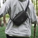 thumbnail image 1 of Bolsa bandolera Bolsa de pecho para exteriores, de nylon, impermeable, de gran capacidad, ligera, para almacenamiento versátil para viajar, deportes, para desplazarse, negra, beige, 1 of 8