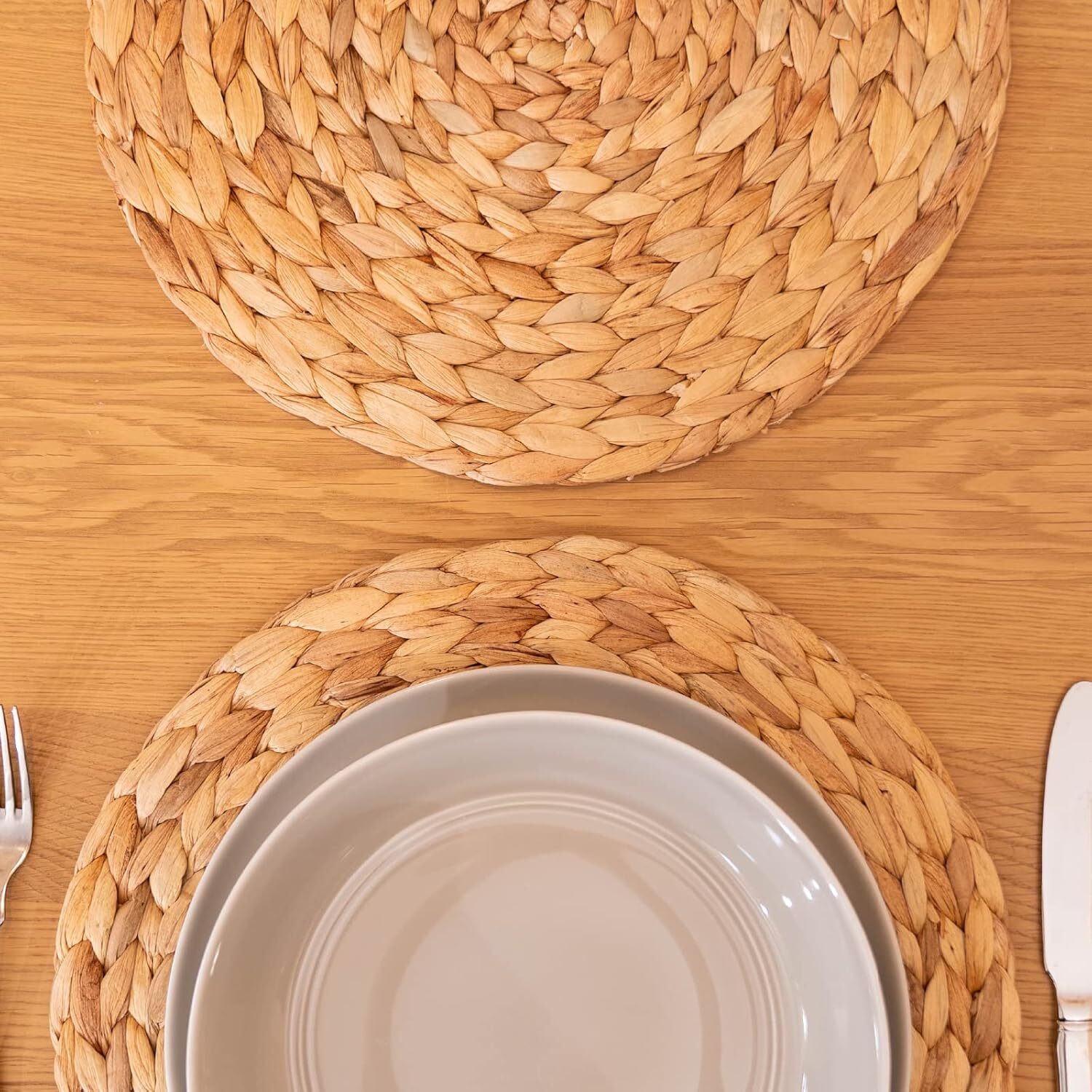 Round Woven Placemats Set of 4, Natural Water Hyacinth Place Mats, Boho Wicker Placemats, Table Mats for Dining Table (11.8 inch)