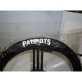 thumbnail image 1 of Cubierta de volante de masaje Fremont Die NFL New England Patriots, se adapta a la mayoría de volantes de 14" a 15", negro/colores del equipo, 1 of 2