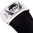 thumbnail image 3 of Espinilleras Venum Elite de pie, blancas y negras, medianas, 3 of 3