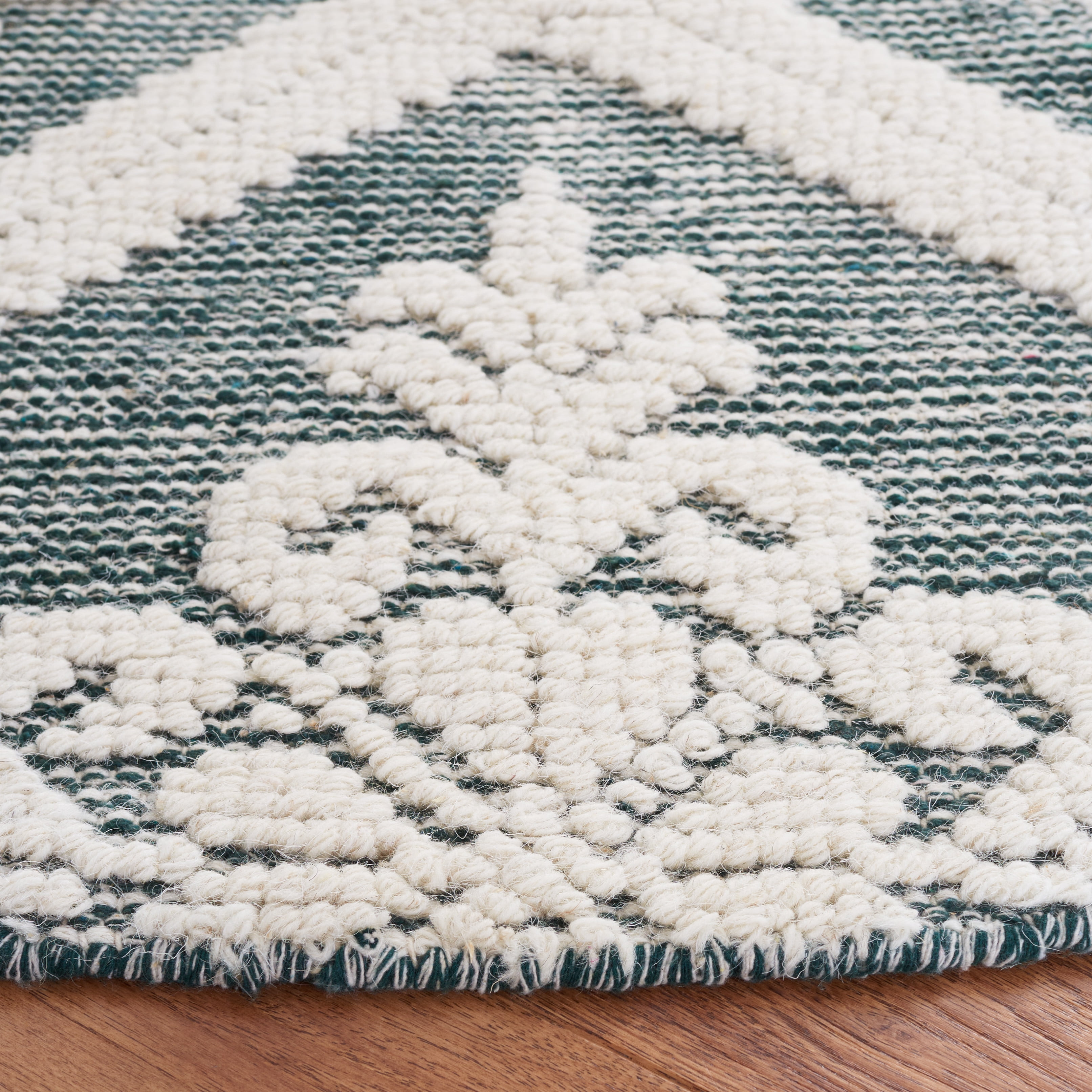 SAFAVIEH Vermont Trinity Floral Geometric Wool Area Rug, Ivory/Green, 6' x 6' Round