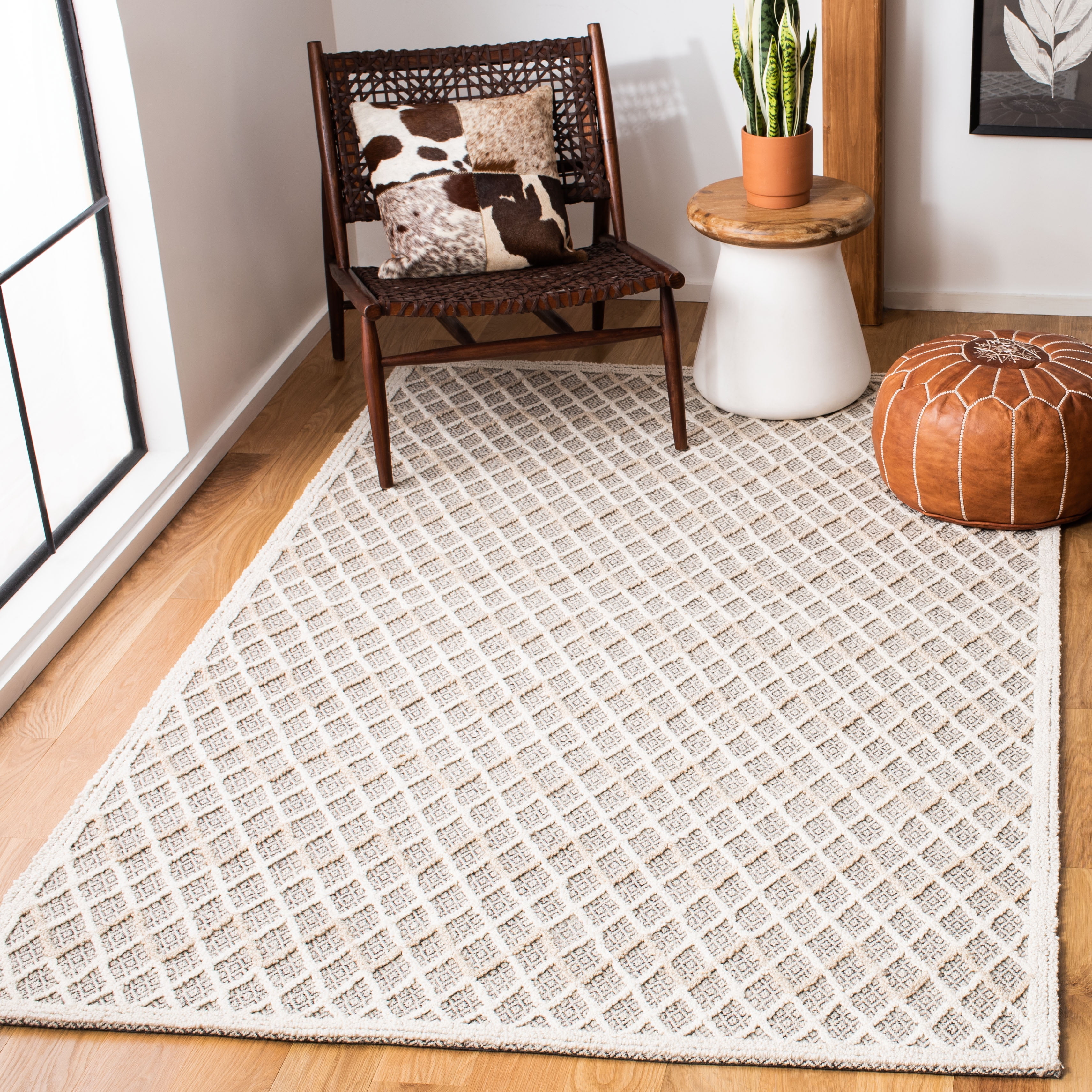 SAFAVIEH Trace Giselle Geometric Area Rug, Ivory/Black, 6' x 6' Square