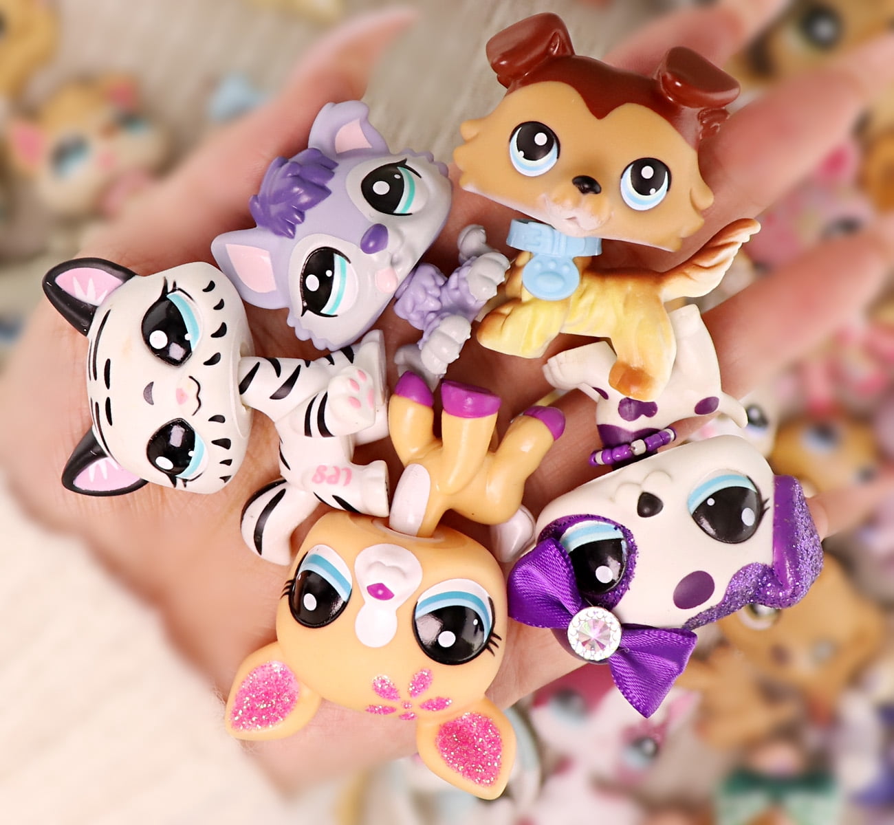 Minilpsshop 4 pcs Random lps Shorthair Cat Collie Dachshund Kitten Wolf Husky Cocker Spaniel Great Dane Fox Mini Pet Toys