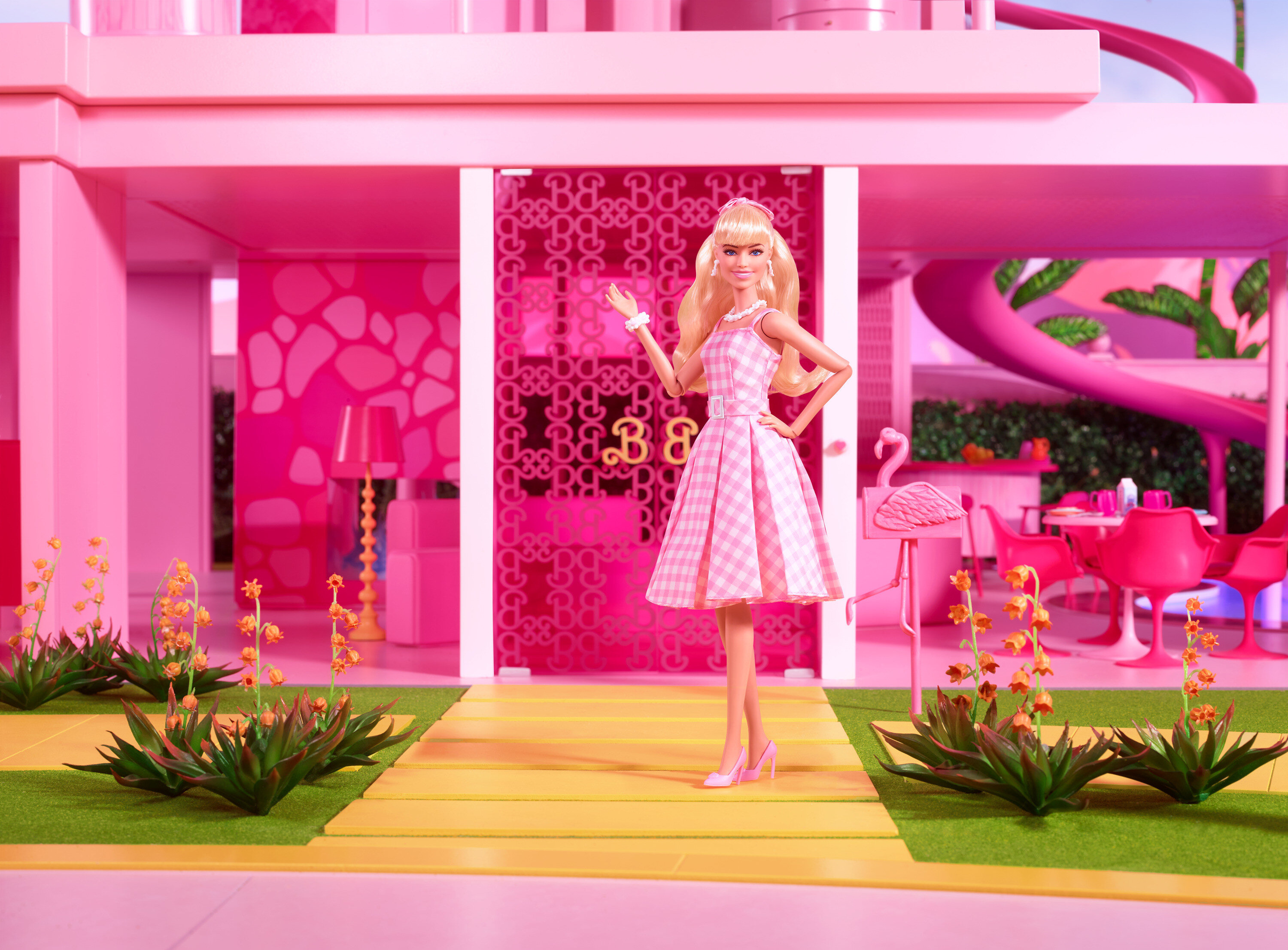 Barbie The Movie Collectible Doll, Margot Robbie as Barbie in Pink Gingham Dress, Toy for 3 Years and Up - image 4 of 8