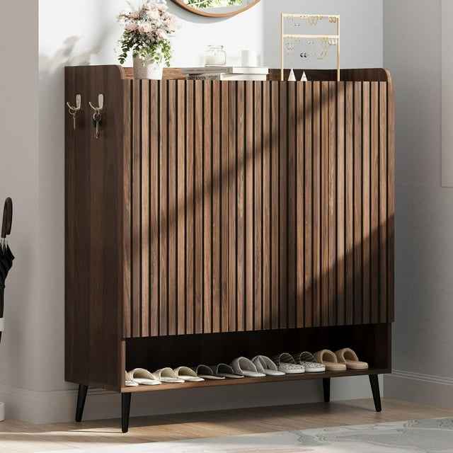 BeesClover Grande Armoire à Chaussures avec 3 Portes, Armoire de Rangement pour Chaussures Autoportante à 6 Attaches pour l'Entrée avec Tablettes Ajustables