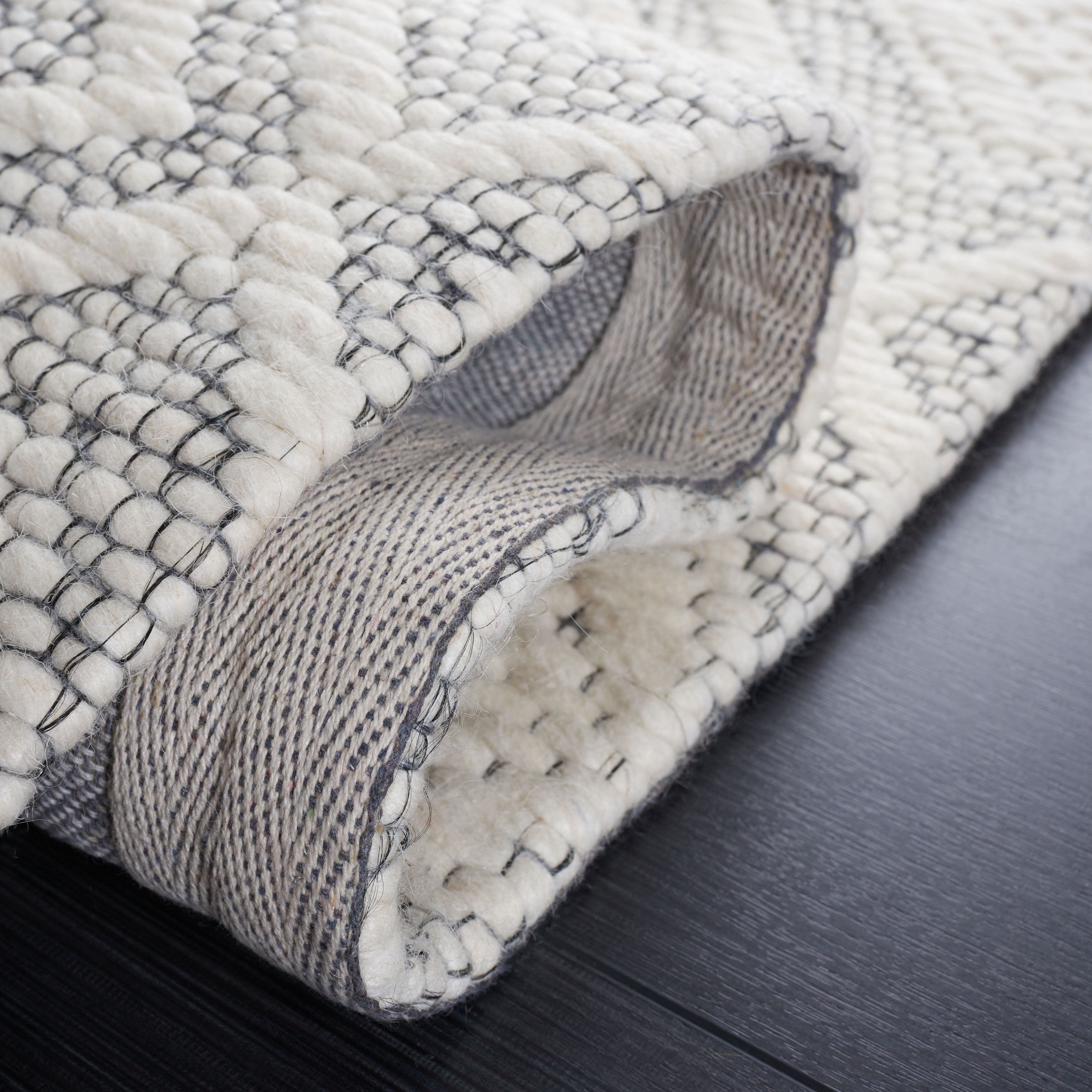 SAFAVIEH Marbella Iairos Diamond Area Rug, Ivory/Black, 4' x 6'