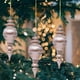 thumbnail image 1 of Adornos Colgantes para Árbol Navideño de 3 Piezas con Forma Irregular | Decoraciones para Fiestas Navideñas con Lazos para Ventanas, Puertas y Techos, 1 of 7