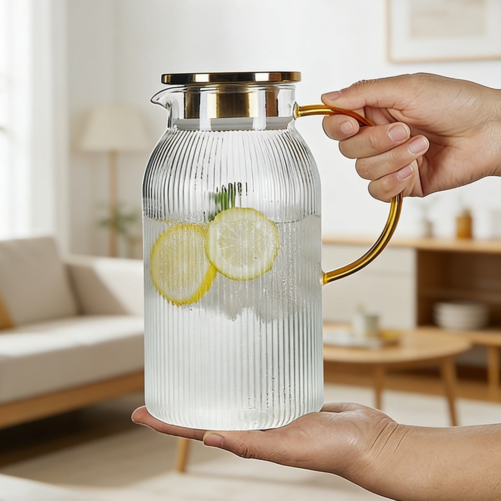 COM1950s Large Capacity Glass Water Pitcher 2000ml, Borosilicate Glass Iced Tea Pitcher with Filter Lid, Beverage Carafe with Handle for Home Kitchen Office Use