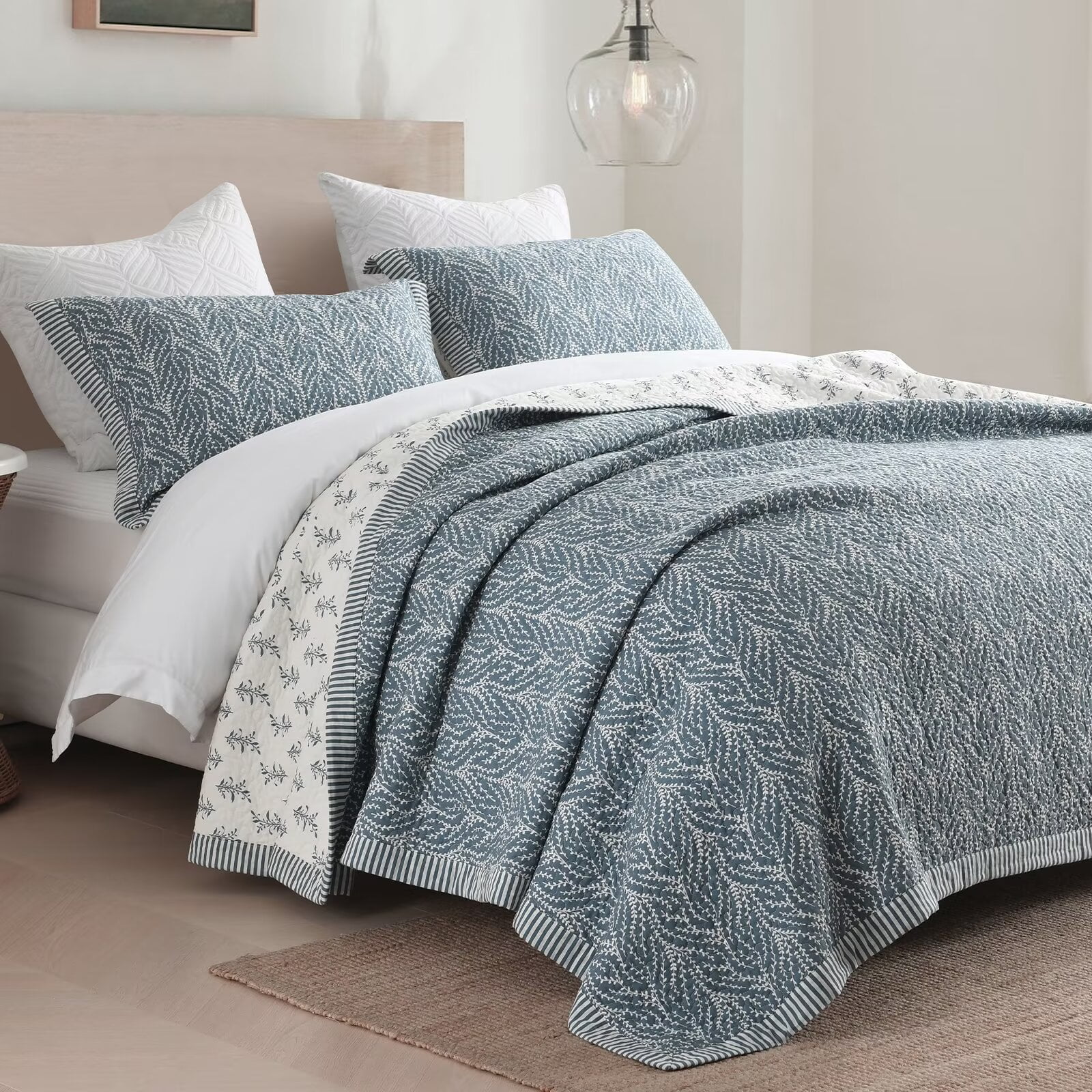 SahSahCasa Botanical Quilts Queen Size, 100% Cotton Queen Comforter Set for Bed, Reversible Lightweight Quilted Bedspread, Floral Quilt Bedding Set All Season, Grayish Blue/White, 3 Pieces