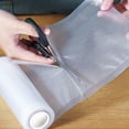 thumbnail image 4 of Rollo de bolsas de sellado al vacío de 500CM, diseño de malla antideslizante, almacenamiento de ahorro de alimentos, plástico grueso, mantiene el embalaje fresco para máquina selladora al vacío, 4 of 5