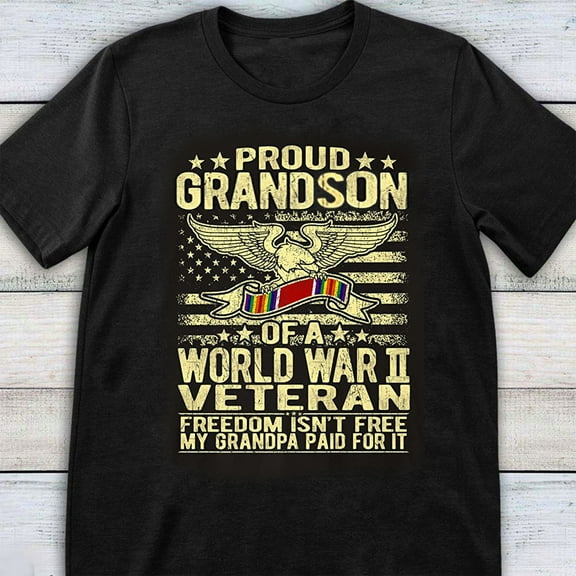 BANJOJO Proud Grandson Of A World War II Veteran Family Military Old Staff Tshirt
