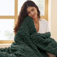 thumbnail image 1 of Manta de punto grueso Bedsure, 127 x 152 cm, 2,3 kg, color verde oscuro, 1 of 8