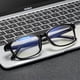 thumbnail image 2 of Montura de gafas de espejo planas anti-luz azul para hombres y mujeres que juegan con el teléfono móvil y la computadora, protección para los ojos sin graduación, 2 of 5