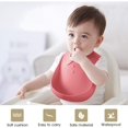 thumbnail image 2 of Babero de silicona para bebés y niños pequeños, sin BPA, fácil de limpiar, cómodo babero impermeable suave que evita las manchas, juego de 2 colores Adepaton HMHZ572, 2 of 9