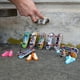 thumbnail image 2 of Set de diapasones para skate Hot Wheels, paquete de 10 con 5 pares de zapatos, 2 of 6
