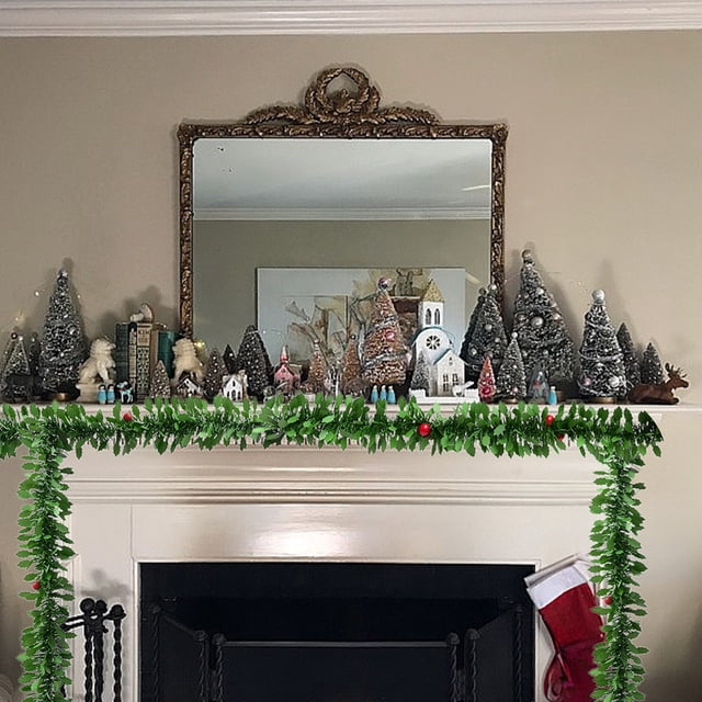 Guirnalda navideña de tiras de ratán | Decoración navideña de PVC con bayas rojas y hierba verde, 78-157-234 pulgadas de largo y 3,5 pulgadas de ancho | Decoración festiva para centro de mesa de