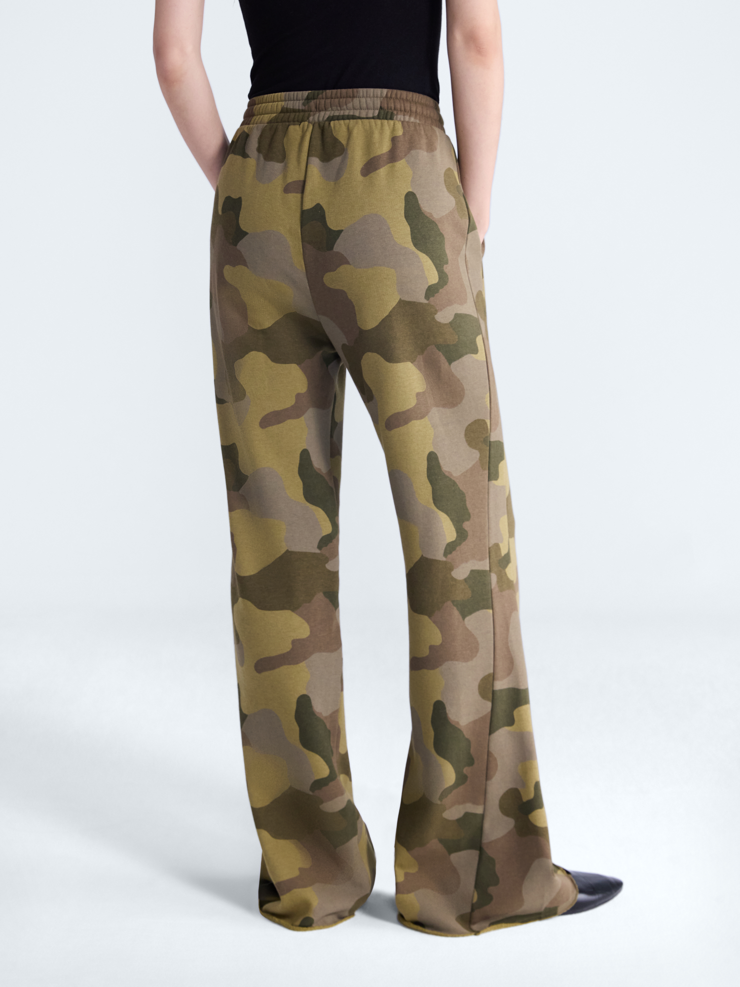 Scoop Women's Fleece Flare Leg Sweatpants photo 3