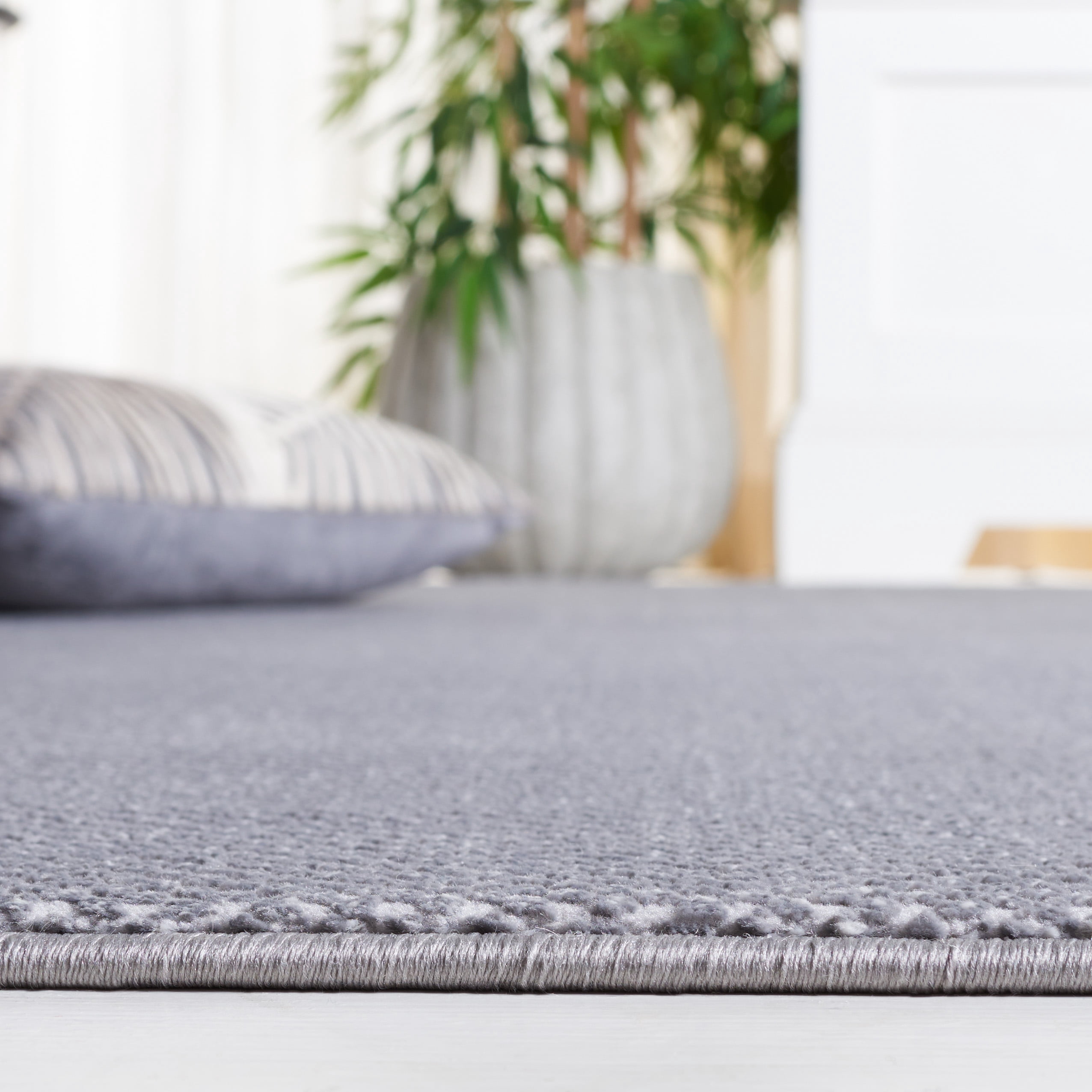 SAFAVIEH Continental Josif Solid Area Rug, Dark Gray, 4' x 6'
