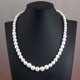 thumbnail image 5 of Collar de perlas de imitación versátil y elegante francés, cadena corta de clavícula Sexy con cuentas de perlas de imitación de una sola capa, regalos de vacaciones para mujer, 5 of 5